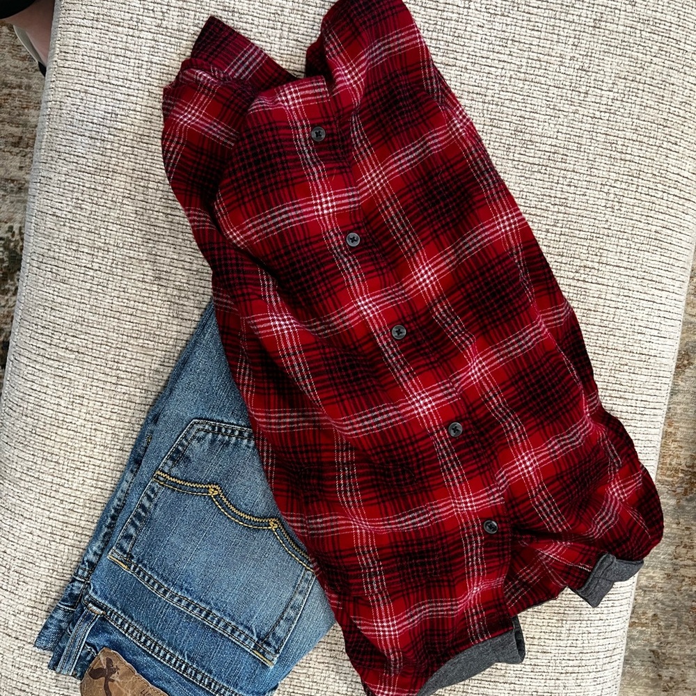 American Eagle Outfitters Red Plaid Shirt and Blue Jeans Set. Item 14.08.2025.2